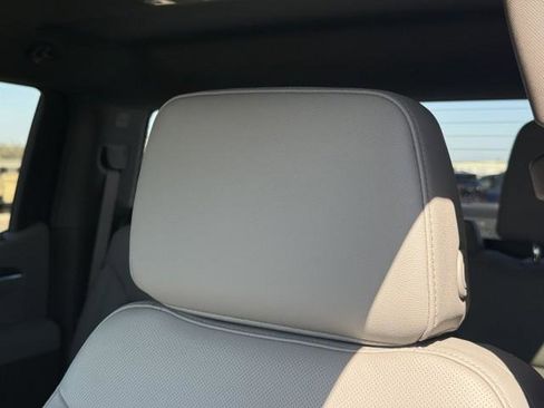 New 2026 GMC Sierra 1500 SLT image 19