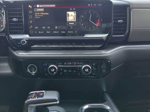 Used 2022 GMC Sierra 1500 SLT w/ SLT Convenience Package AWD/4WD image 23