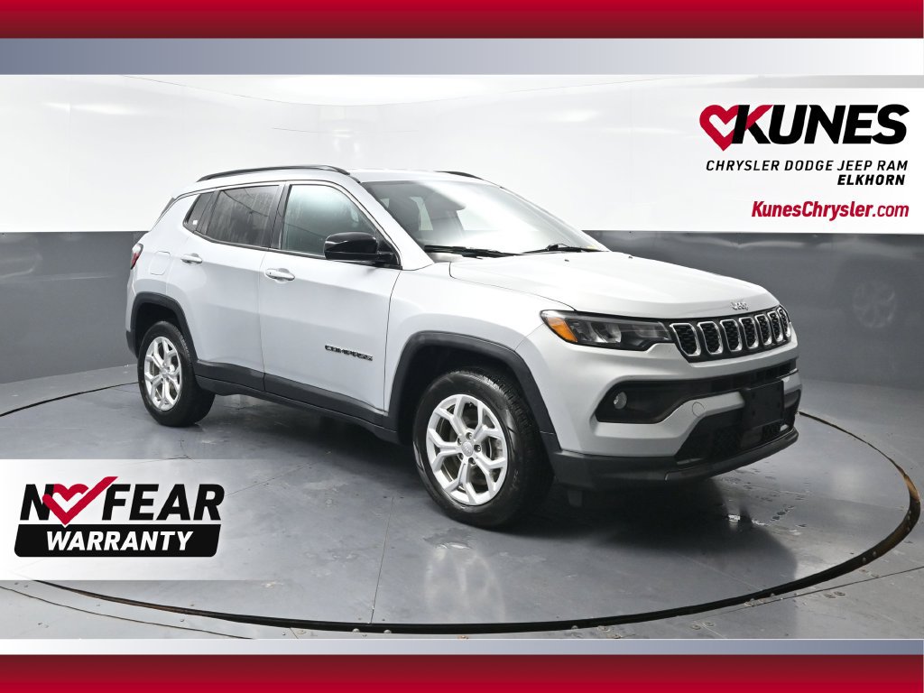 Used 2024 Jeep Compass Latitude AWD/4WD image 1
