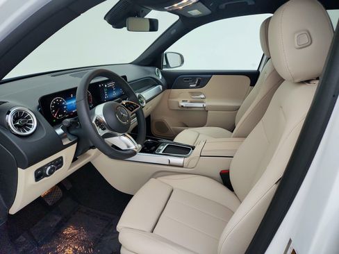 Certified 2025 Mercedes-Benz GLB 250 image 9