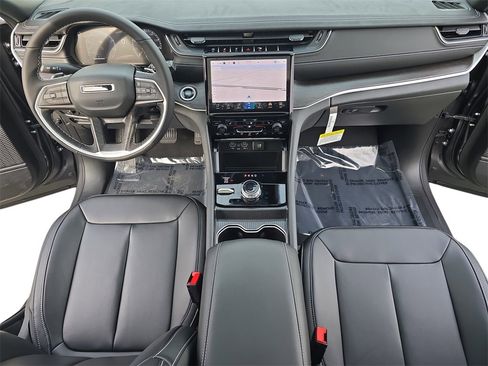 New 2025 Jeep Grand Cherokee Limited image 9