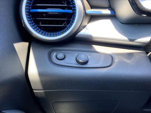 Used 2025 Chevrolet Trax LS image 36