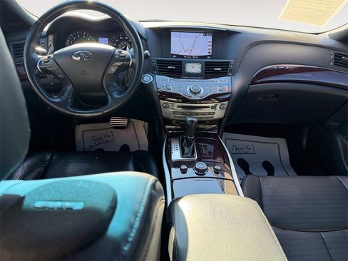 Used 2019 INFINITI Q70 Luxe w/ Sport Package image 10