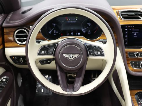 Used 2023 Bentley Bentayga Extended Wheelbase AWD/4WD image 28