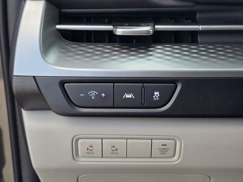 Used 2024 Kia Carnival LX image 28