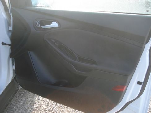 Used 2018 Ford Focus SE image 28