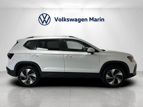 Used 2025 Volkswagen Taos SE w/ Panoramic Sunroof Package image 6