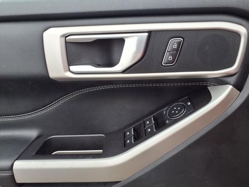 Used 2022 Ford Explorer XLT w/ Equipment Group 202A image 28