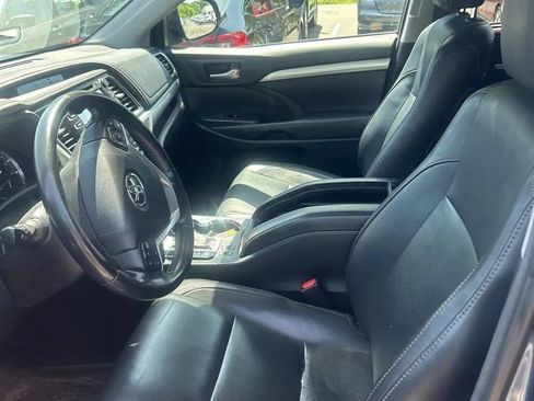 Used 2017 Toyota Highlander XLE AWD/4WD image 22