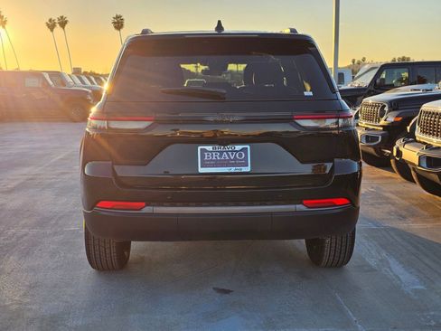 New 2026 Jeep Grand Cherokee Altitude image 6