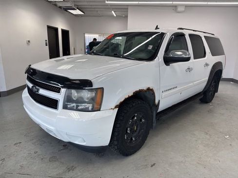 Used 2008 Chevrolet Suburban LT w/ LT Preferred Equipment Group AWD/4WD image 4