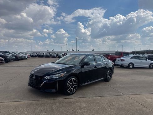 Certified 2025 Nissan Sentra SR FWD image 10