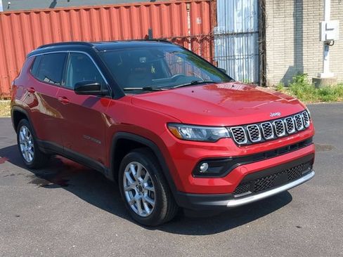 Used 2025 Jeep Compass Limited AWD/4WD image 8