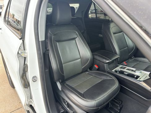 Used 2023 Ford Explorer Limited w/ Equipment Group 301A RWD image 31