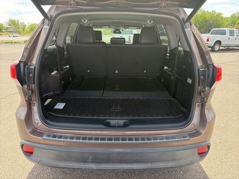 Used 2018 Toyota Highlander Plus FWD image 6