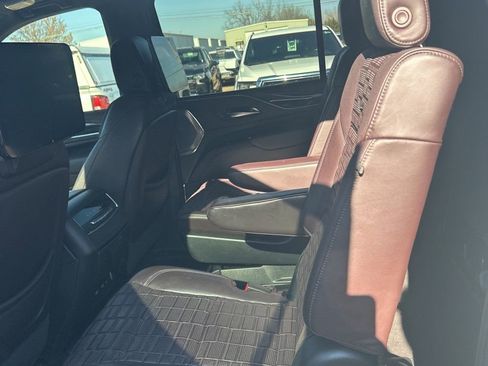 Used 2023 Cadillac Escalade ESV V image 11