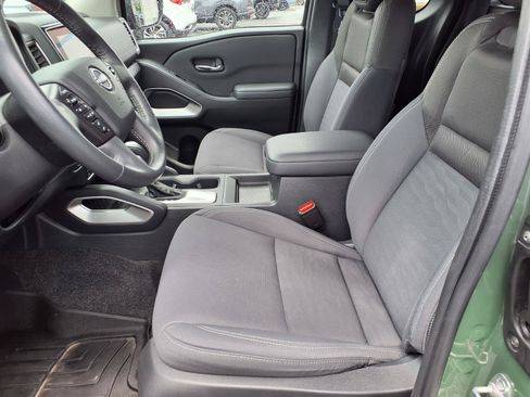 Used 2022 Nissan Frontier SV AWD/4WD image 6