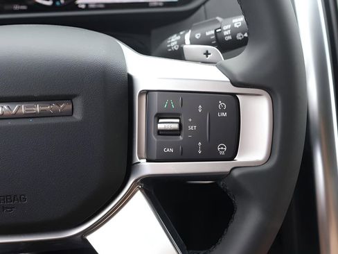 Used 2025 Land Rover Discovery S AWD/4WD image 21