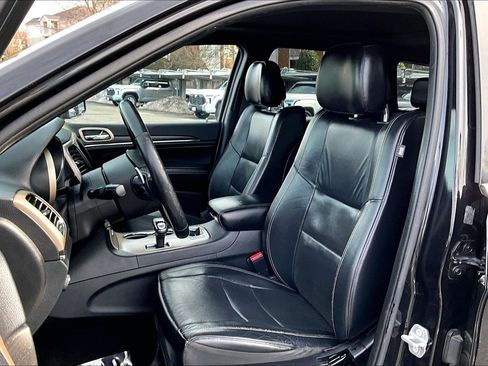 Used 2015 Jeep Grand Cherokee Limited w/ Luxury Group II image 24