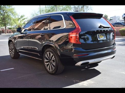 Used 2021 Volvo XC90 T5 Momentum AWD/4WD image 6