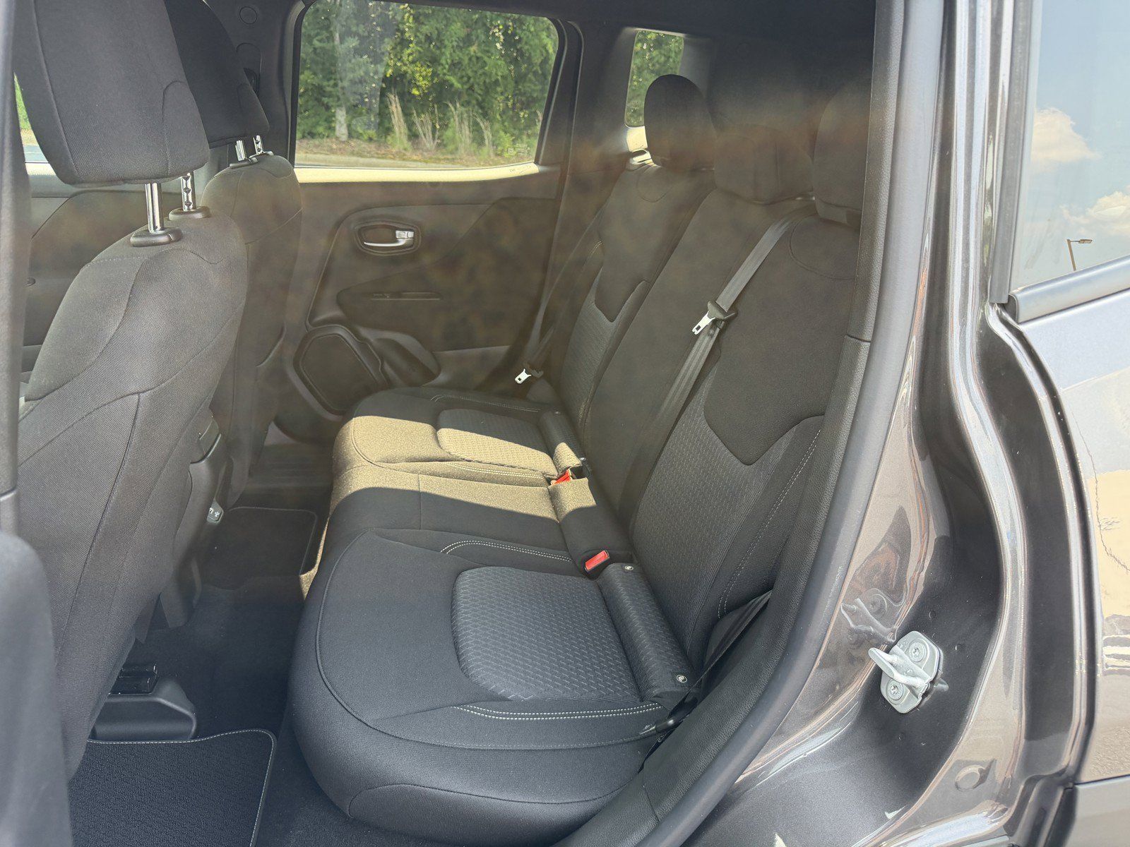 Used 2021 Jeep Renegade Latitude FWD image 9