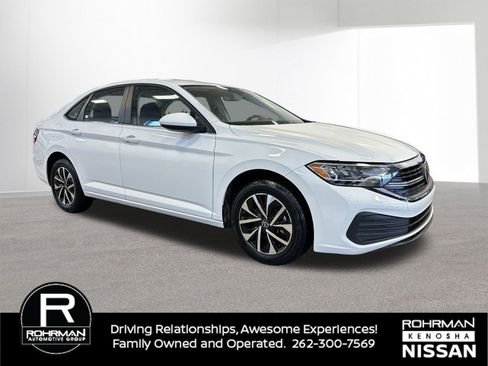 Used 2024 Volkswagen Jetta S image 3