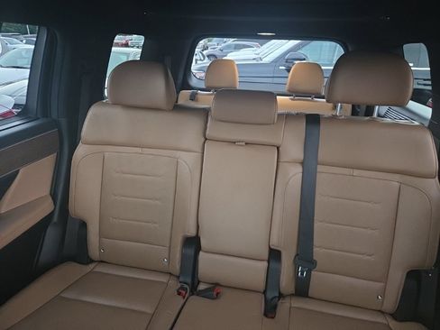 Used 2025 Hyundai Santa Fe Limited FWD image 5