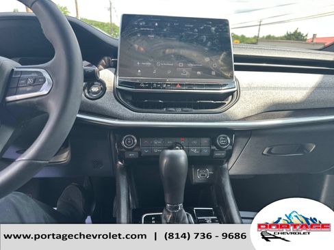 Used 2024 Jeep Compass Latitude w/ Convenience Group AWD/4WD image 21