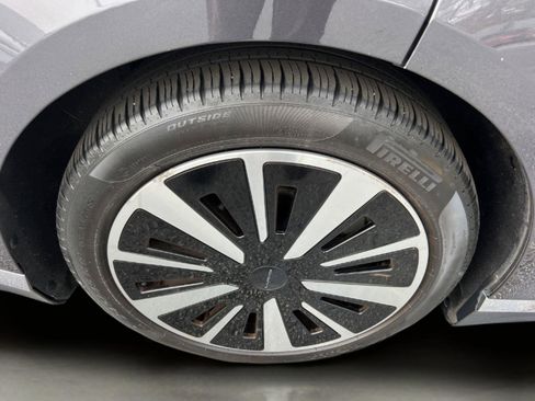 Used 2023 Lucid Air Touring image 18