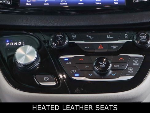 Used 2023 Chrysler Pacifica Touring-L image 20