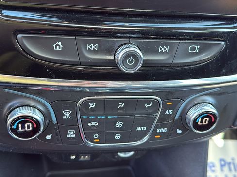Used 2020 Chevrolet Traverse RS AWD/4WD image 15