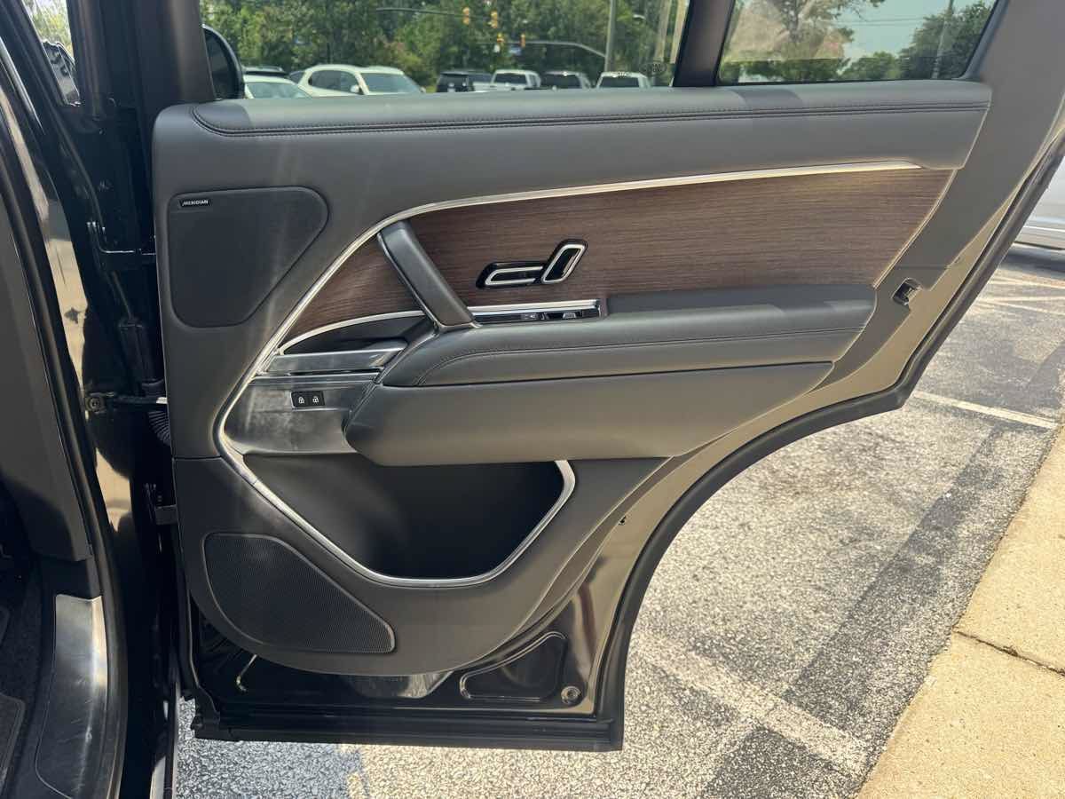 Used 2023 Land Rover Range Rover SE AWD/4WD image 32
