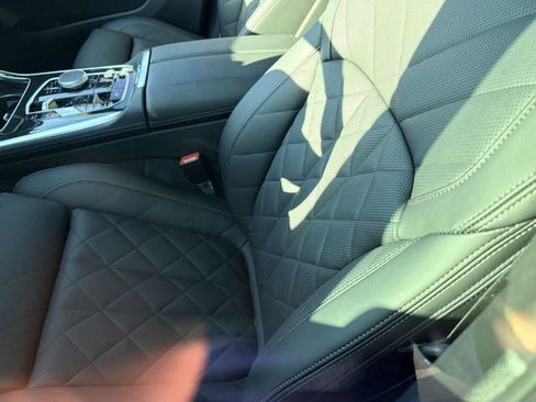 Used 2025 BMW X7 xDrive40i w/ M Sport Package image 8