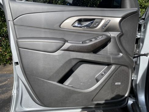 Used 2023 Chevrolet Traverse Premier image 15