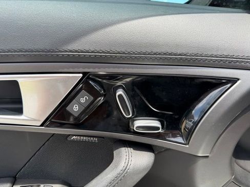 Used 2017 Jaguar F-TYPE Coupe RWD image 9