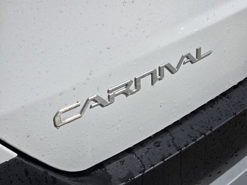 New 2026 Kia Carnival EX image 7