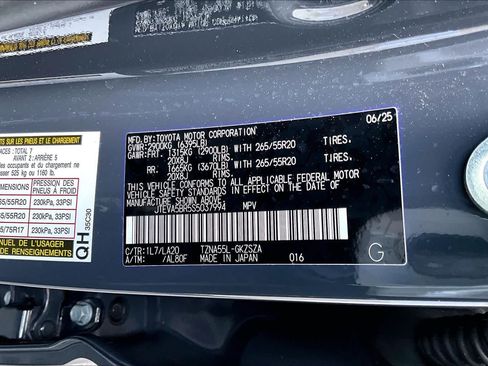Used 2025 Toyota 4Runner Limited AWD/4WD image 34