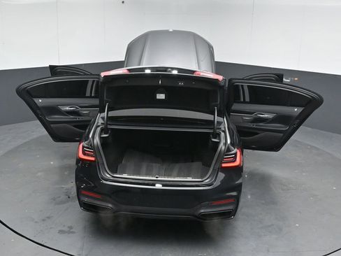 Used 2022 BMW 750i xDrive w/ M Sport Package image 49
