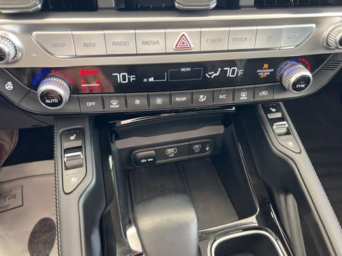 Used 2023 Kia Telluride EX w/ EX Captain's Chair Package image 19