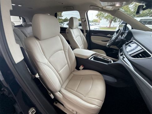Certified 2023 Buick Enclave Essence image 27
