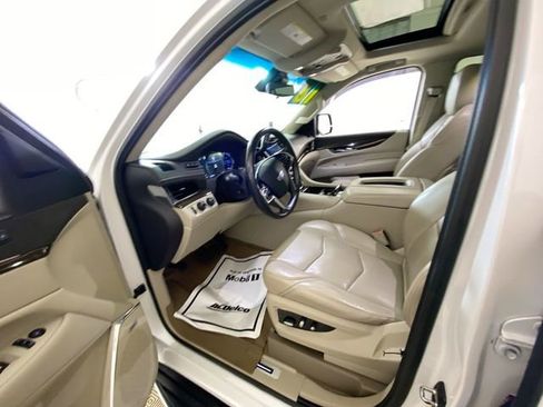 Used 2018 Cadillac Escalade Luxury image 27