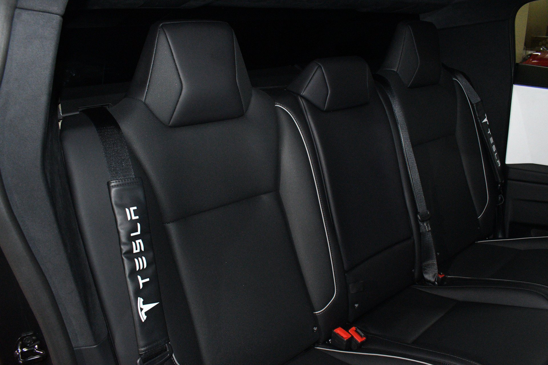 Used 2024 Tesla Cybertruck AWD Crew Cab image 18