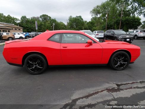 Used 2018 Dodge Challenger SXT Plus RWD image 4