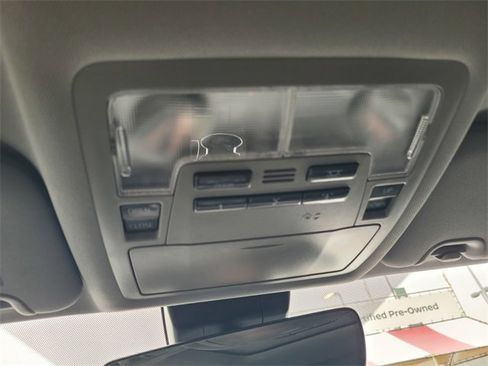 Used 2019 Toyota Highlander image 23