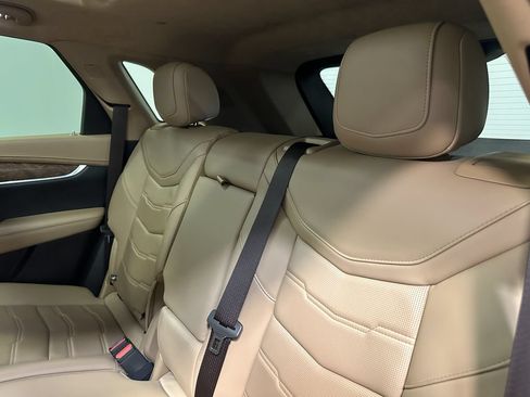 Used 2023 Cadillac XT5 Sportv w/ Platinum Package AWD/4WD image 15