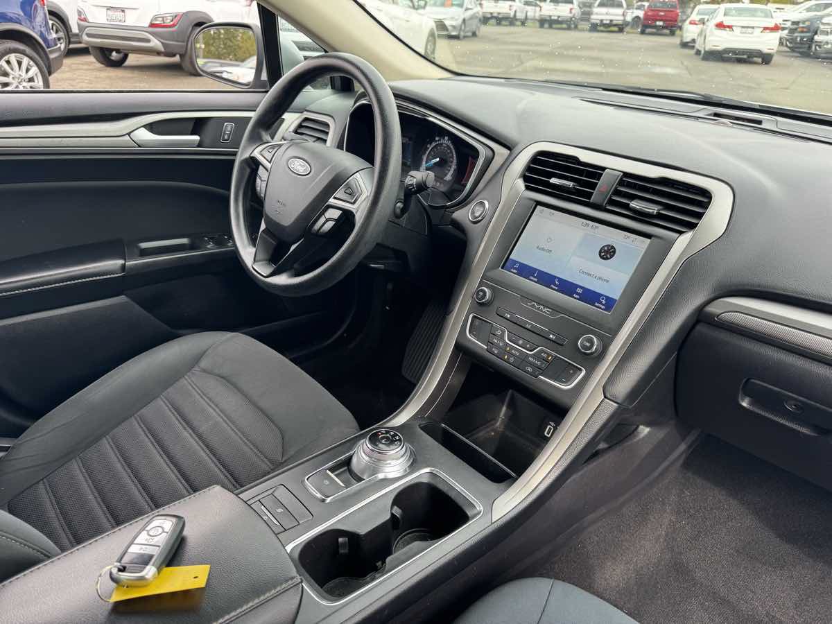 Used 2020 Ford Fusion SE FWD image 14