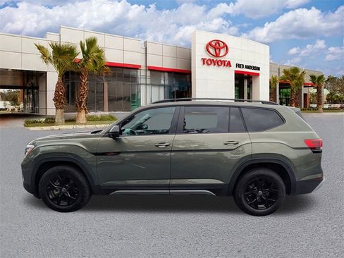 Used 2024 Volkswagen Atlas Peak Edition SE image 7