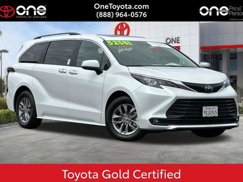 Used 2026 Toyota Sienna XLE FWD image 1