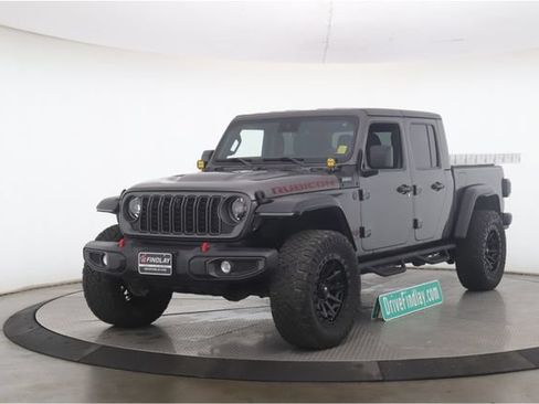 Used 2024 Jeep Gladiator Rubicon w/ Technology Group AWD/4WD image 10