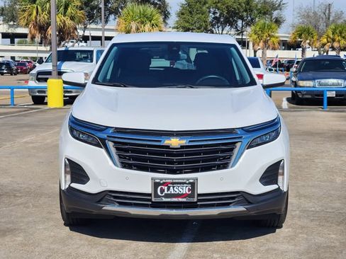 Used 2023 Chevrolet Equinox LT image 2